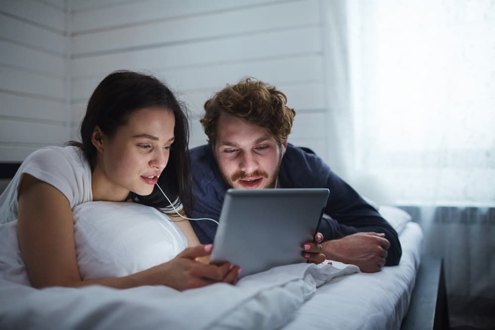What Are the Best Screen Time Rules for Couples to Improve Bonding?
