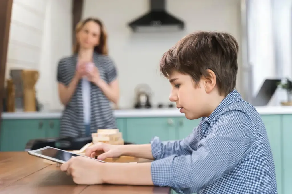 digital minimalism checklist for reducing screen time.webp